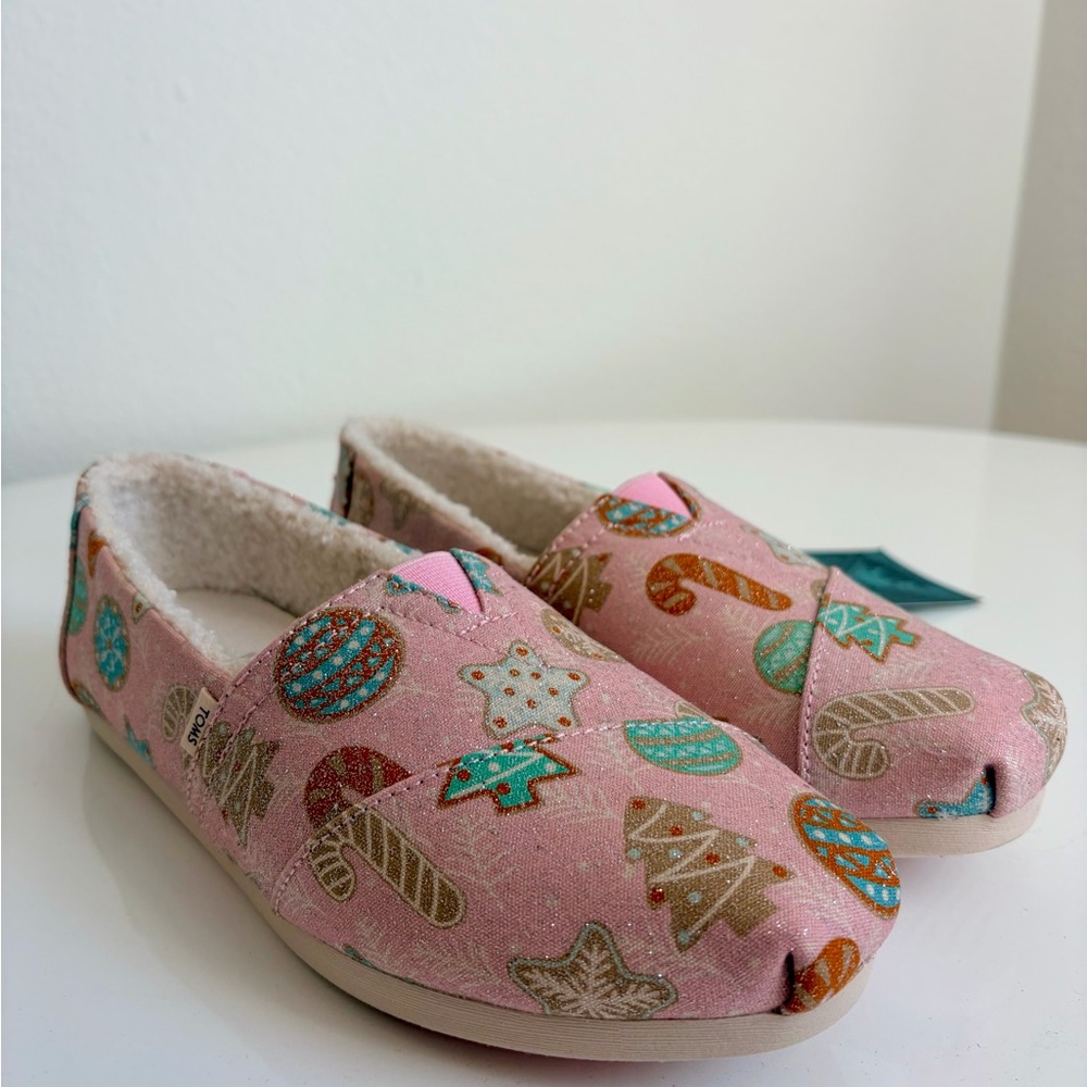 TOMS Classic Slip-On Flats Pink Sugar Cookie Print Size 6.5 NWT